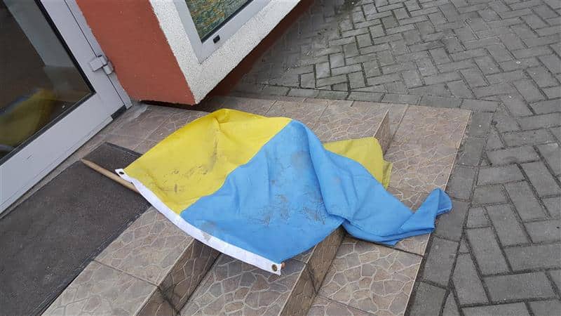 Zniszczono flagę ukraińską na olsztyńskim Zatorzu