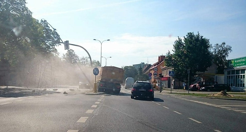 Ciężarówka zdemolowała skrzyżowanie na ul. Bałtyckiej