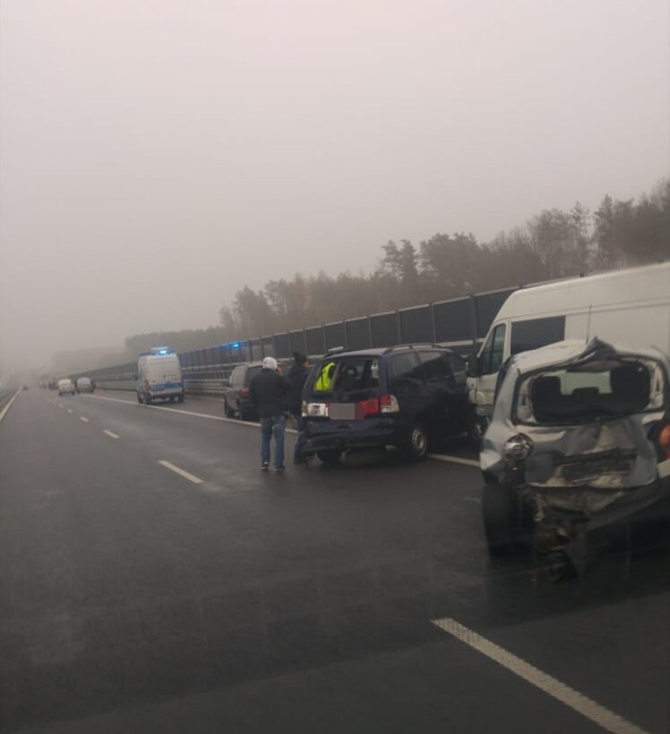 Karambol na wylotówce z Olsztyna. Zderzyło się 11 aut