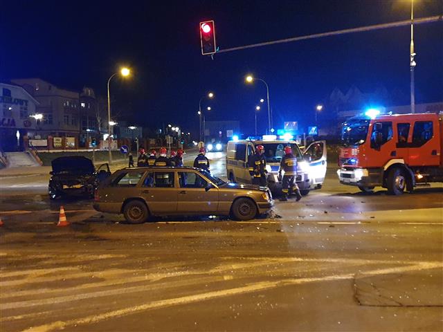Pijany kierowca spowodował dwie kolizje na ul. Wyszyńskiego [AKTUALIZACJA] [FOTO]