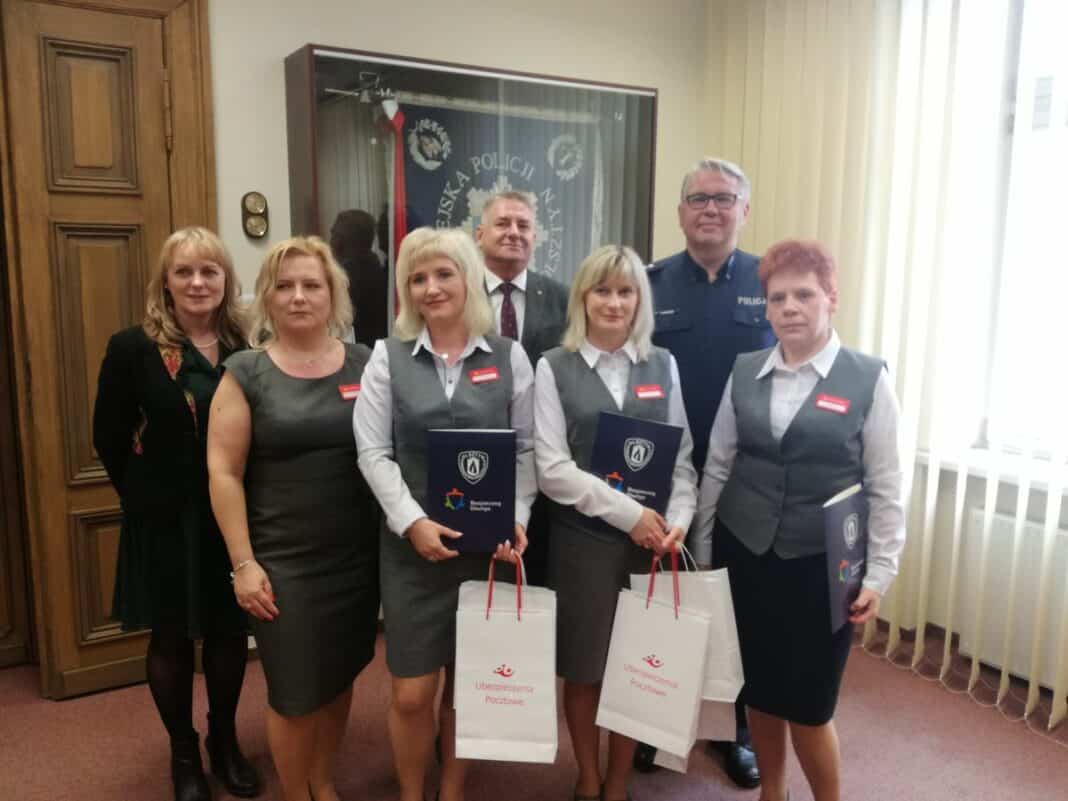 Pracownice olsztyńskiej poczty uratowały 87-latkę! Komendant policji podziękował im osobiście