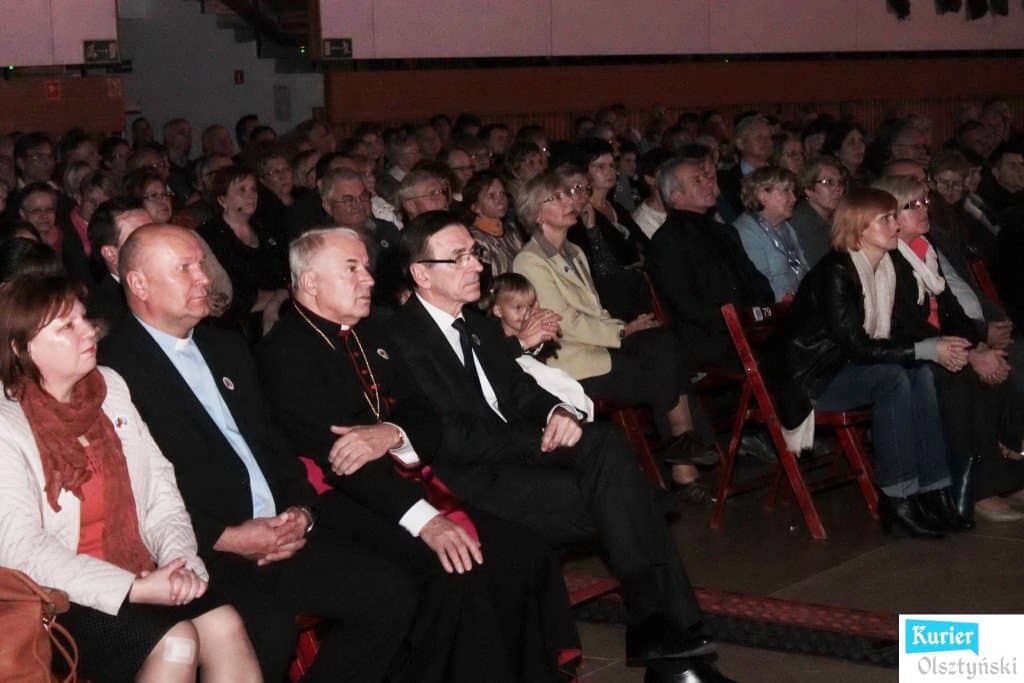 Publiczność podczas koncertu w hali Uranii z okazji Dnia Papieskiego w Olsztynie.