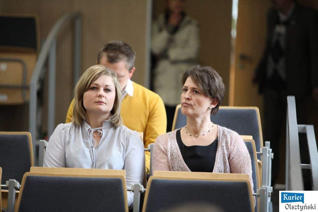 Uczestnicy obchodów Dnia Edukacji Narodowej podczas uroczystości w urzędzie wojewódzkim.