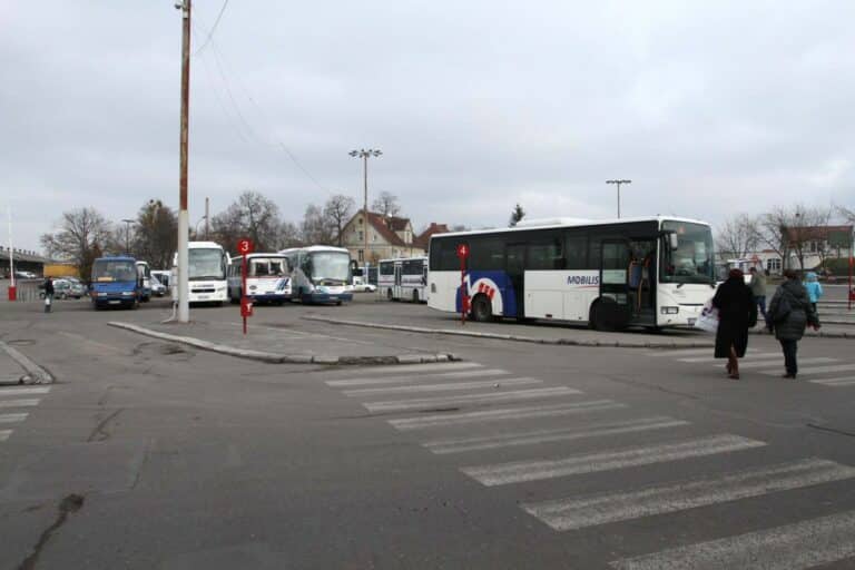 Pieszy wpadł pod samochód w Braniewie. Miał ponad dwa promile