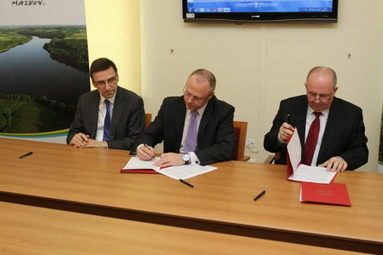 Umowa na budowę Centrum Szkolenia Żeglarzy nad j. Krzywym podpisana [GALERIA]