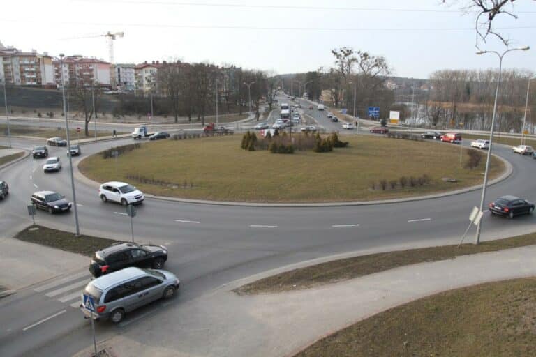 Nowe oznakowanie ronda Ofiar Katastrofy Smoleńskiej w maju?