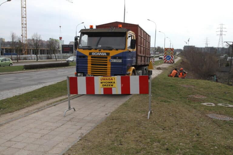 Drzewa na Sikorskiego poszły pod piły [GALERIA]