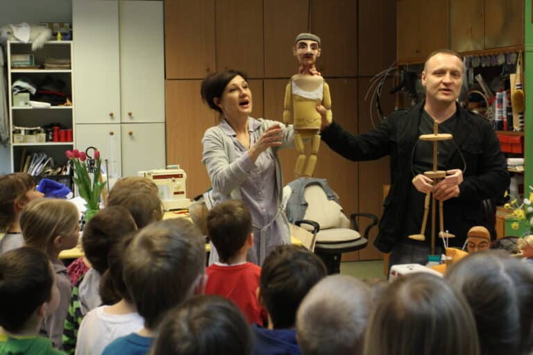 Dzieci zwiedziły Olsztyński Teatr Lalek [FOTO]