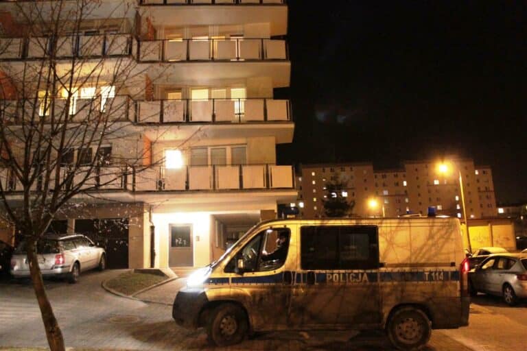 Rodzice prowadzili w&oacute;zek z dzieckiem. Ledwo stali na nogach