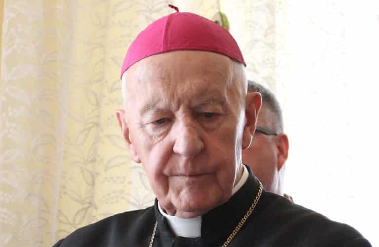 Arcybiskup Edmund Piszcz z tytułem doktora honoris causa UWM