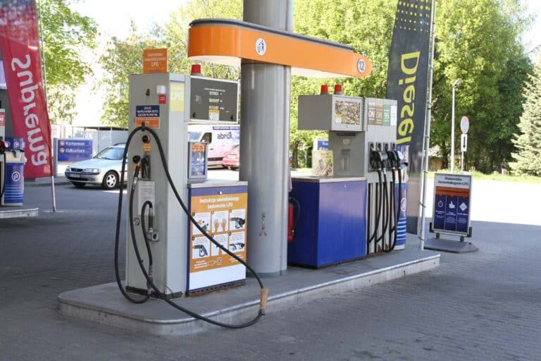 Złodziej paliwa złapany na gorącym uczynku