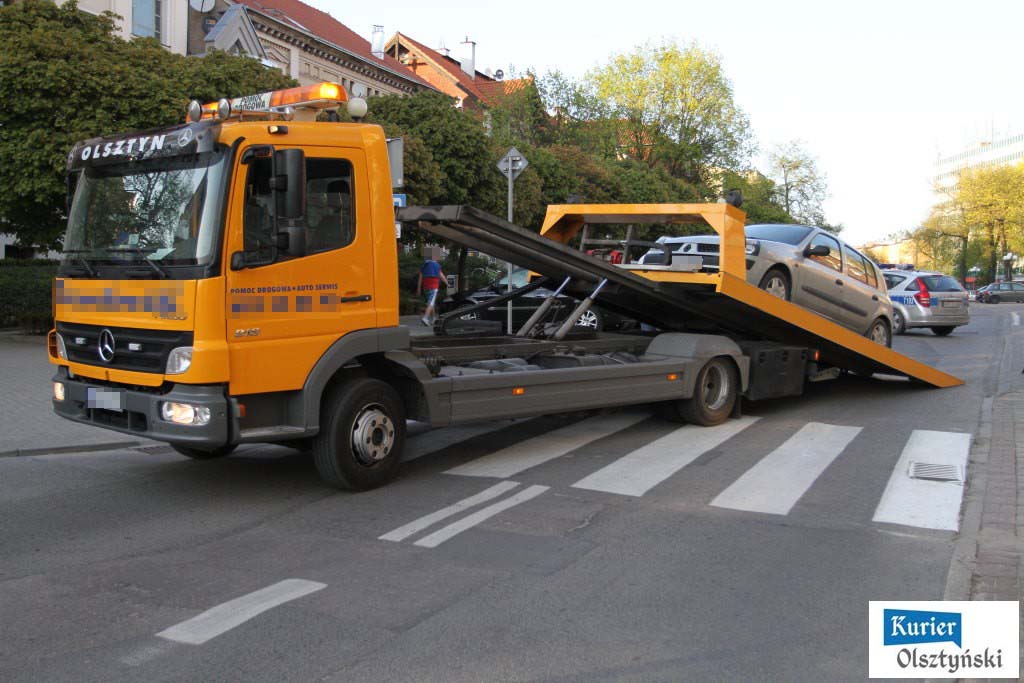 SAMOCHOD STOCZYL SIE Z GORKI