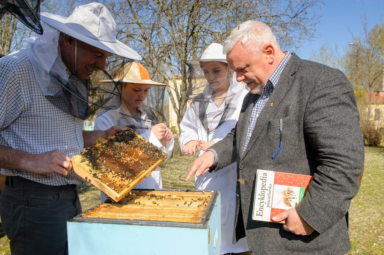 Profesor z wyróżnieniem za encyklopedię pszczelarstwa uwm Olsztyn, Wiadomości