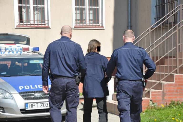 Nieletni rabusie dzielili łupy w piwnicy