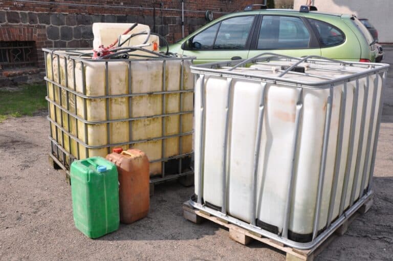 Kradli paliwo z ciężar&oacute;wek. Grozi im 10 lat więzienia