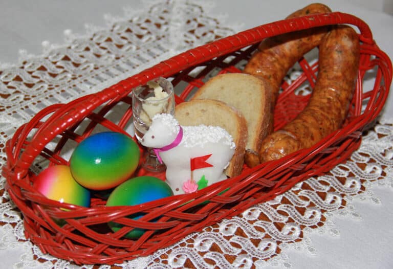 Czego nie może zabraknąć w wielkanocnym koszyku?