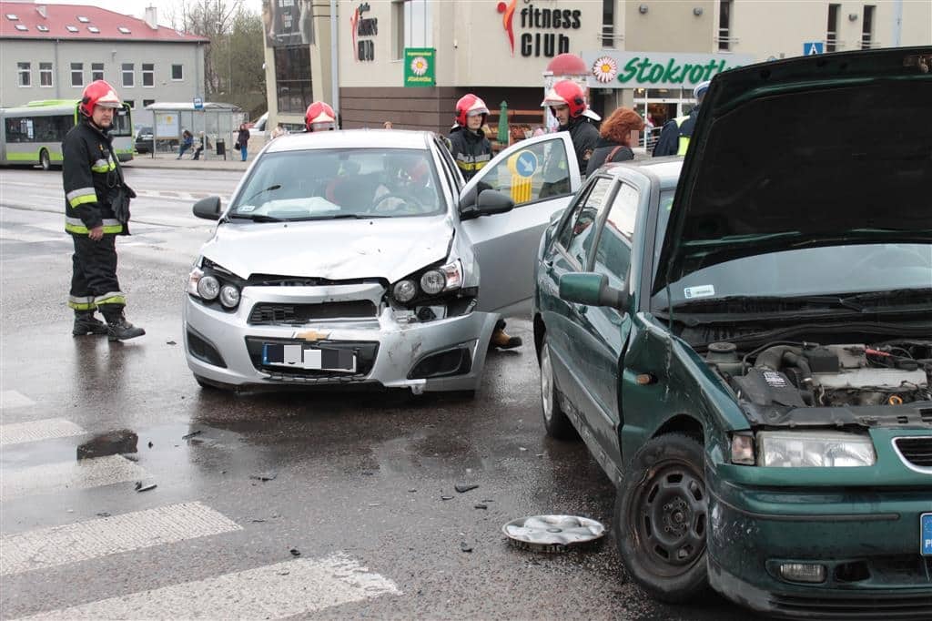 Seat zderzył się z chevroletem na Jarotach [FOTO] wypadek Wiadomości, Iława