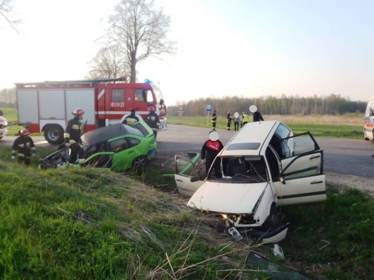 Dwa samochody zderzyły się na skrzyżowaniu nazywanym "siekierą"