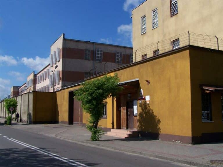 Ucieczka skazanego. Policja poszukuje zbiega