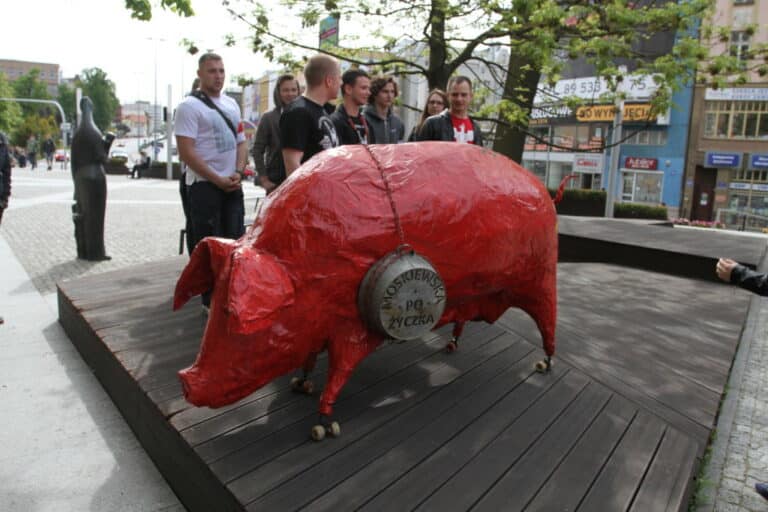 Narodowcy kontra Sojusz Lewicy Demokratycznej, czyli Leszek Miller w Olsztynie