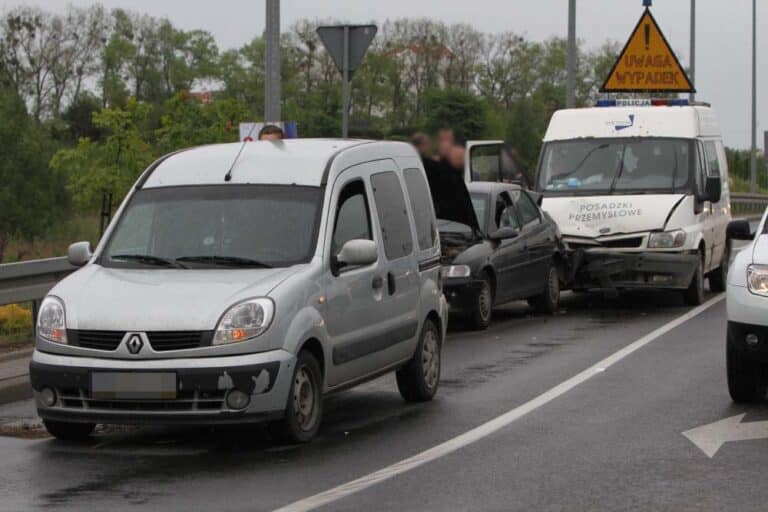 Trzy samochody zderzyły się na ul. Schumana