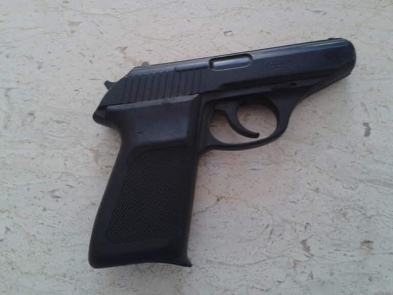 Dziewczynki bawiły się bronią, postrzelona 12-latka