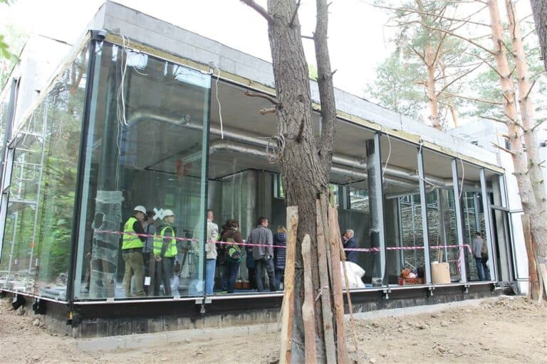 Z wizytą na placu budowy nad jez. Krzywym