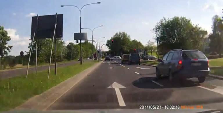 Kortowo. Skandaliczna szarża na czerwonym!