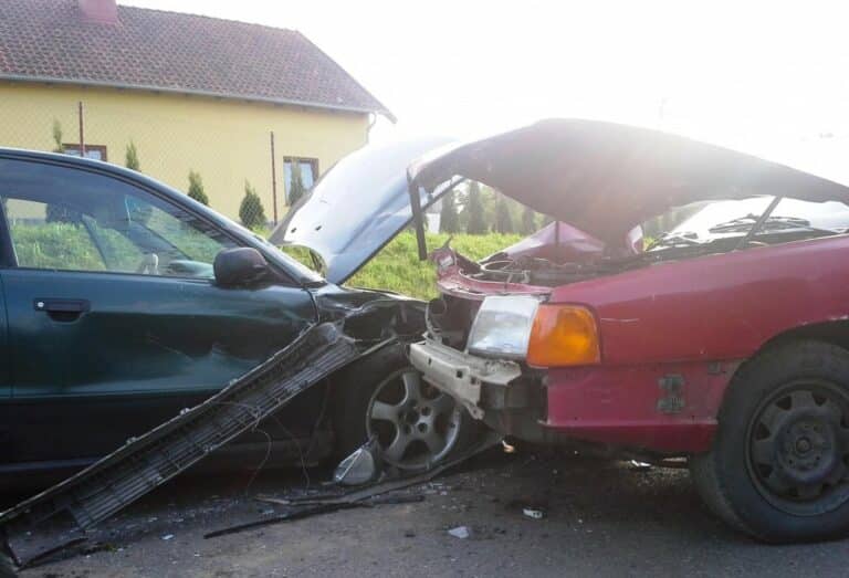 Pijany sprawca kolizji uciekł z miejsca zdarzenia. Miał dwa promile