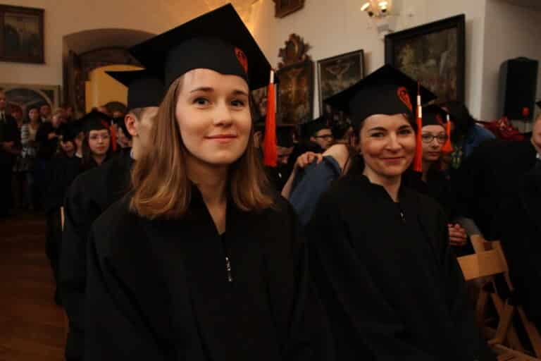 Pierwsi absolwenci olsztyńskiej medycyny z absolutorium