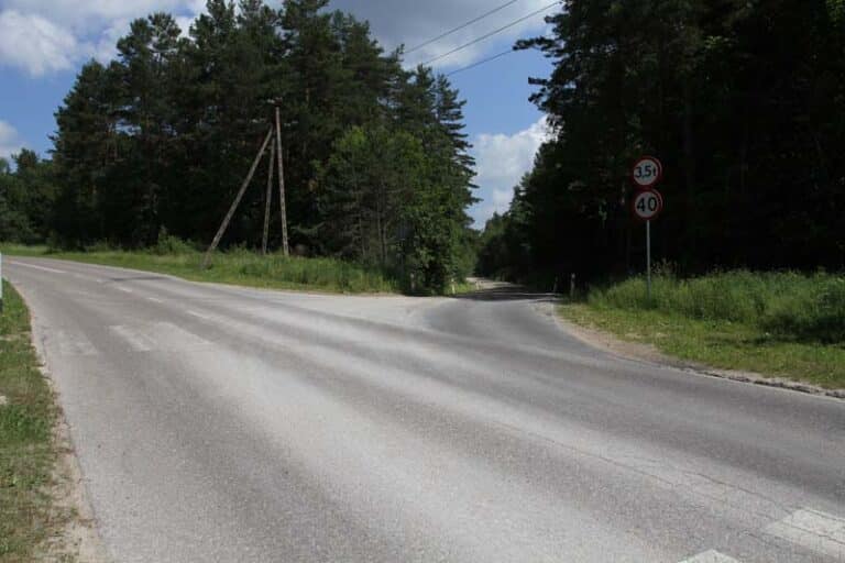 Wkr&oacute;tce koniec jazdy Wąwozową. Będzie szlaban