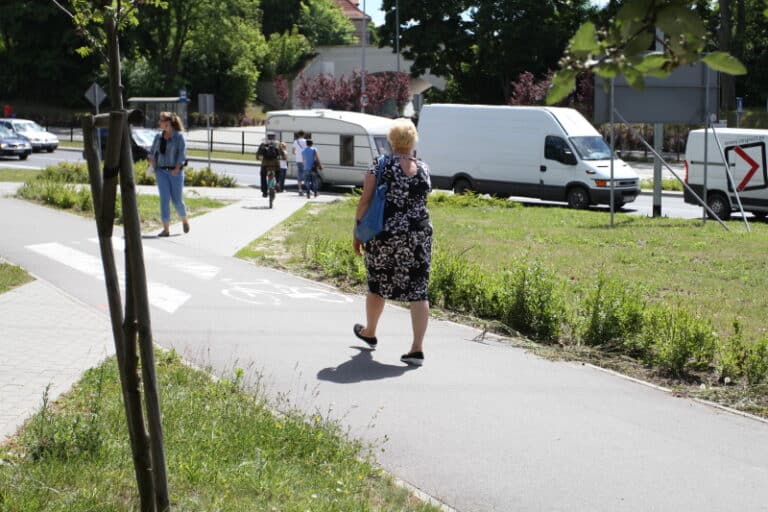 Rowerzyści i piesi. Czy mogą żyć zgodnie?