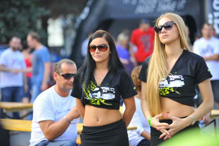 Olsztynianie oszaleli na punkcie wyścigów. Zobacz fotorelację z Night Power