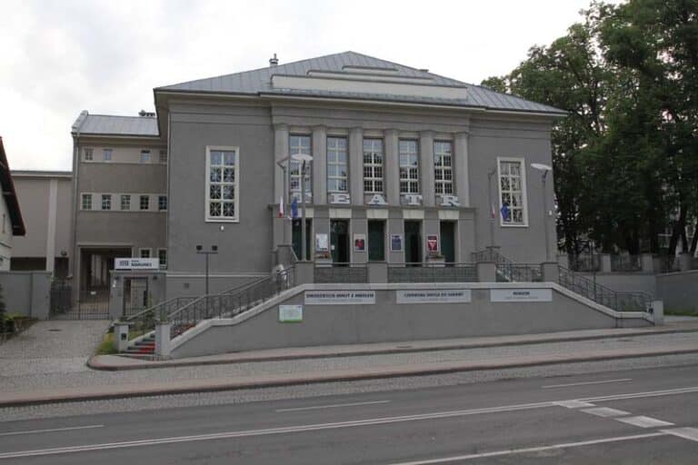 Spędź sobotnią noc w teatrze!