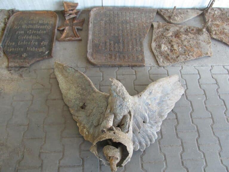 Wykopano amunicję, broń oraz elementy historycznego pomnika