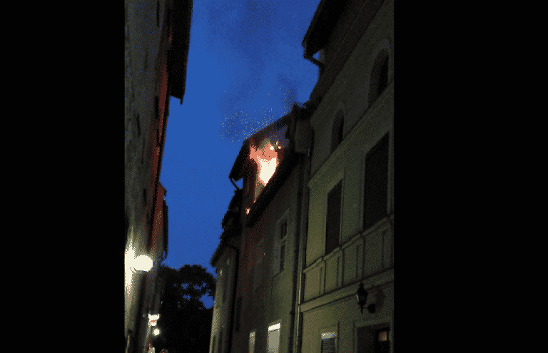 Pożar na starówce. Doszczętnie spłonęło mieszkanie