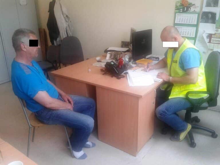 Policjant złapał na gorącym uczynku złodzieja. Recydywista wr&oacute;ci "za kratki"