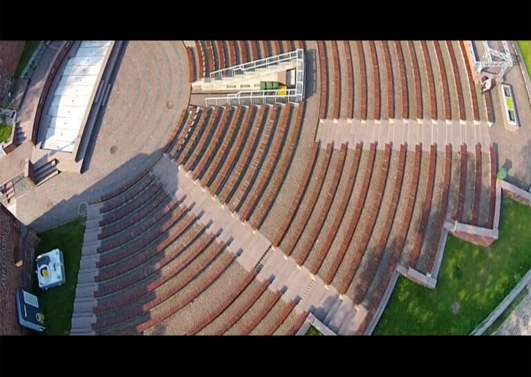 Zgadzasz się, że z góry więcej widać?