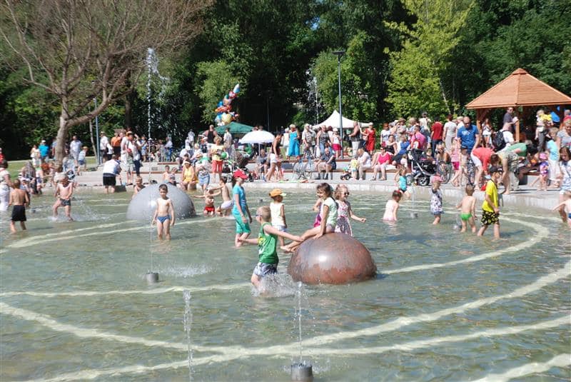 Tłumy nad Łyną. Park Centralny oficjalnie udostępniony spacerowiczom park Olsztyn, Wiadomości, zShowcase