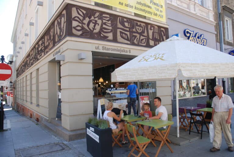 Herbaciarnia znika ze star&oacute;wki, ale nie z Olsztyna