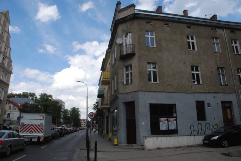 Czy prywatni właściciele przywr&oacute;cą blask budynkom przy ul. 1 Maja?