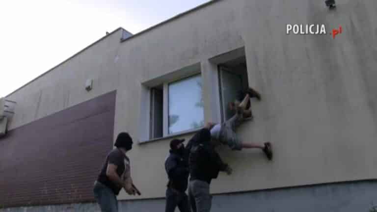 CBŚ zamknęło nielegalną fabrykę papierosów