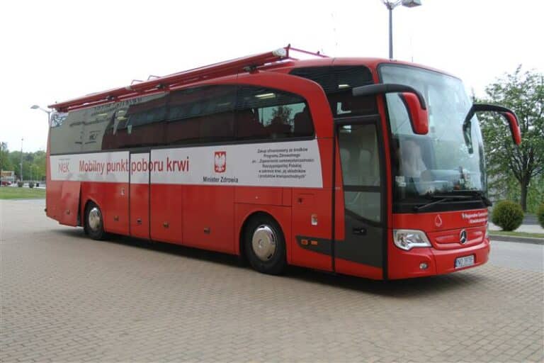 Oddaj krew w starostwie. Przyjedzie mobilny punkt poboru krwi