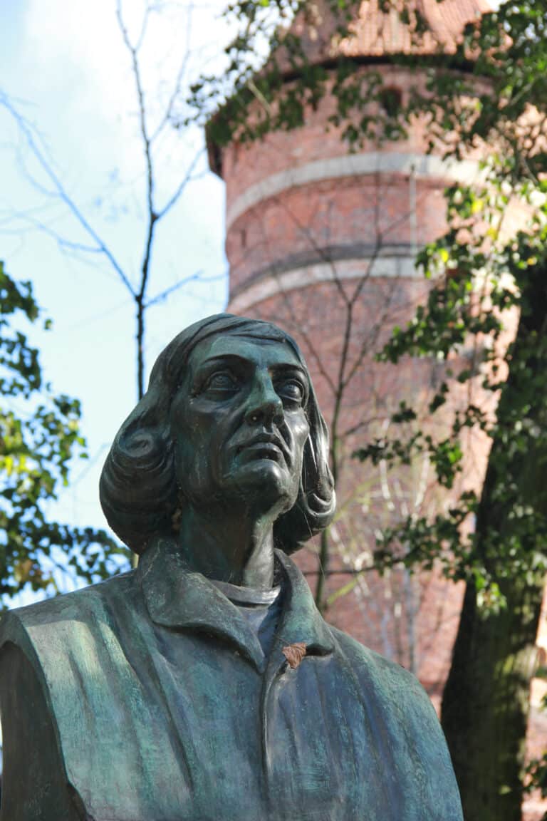 Kryminalni z Olsztyna badają odciski Kopernika