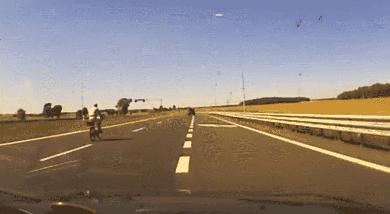 Nieodpowiedzialny rowerzysta na ekspresówce pod Olsztynkiem