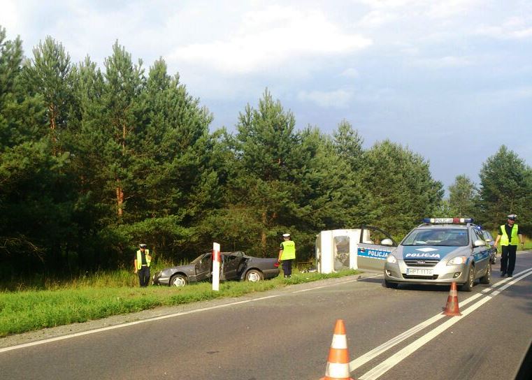 Dachowanie pod Gietrzwałdem. Trzy osoby ranne Gietrzwałd Olsztyn, Wiadomości