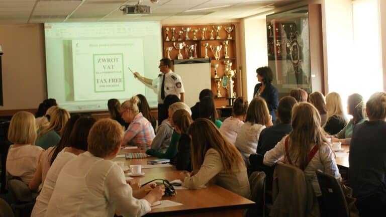 Celnicy szkolą handlowc&oacute;w z Galerii Warmińskiej