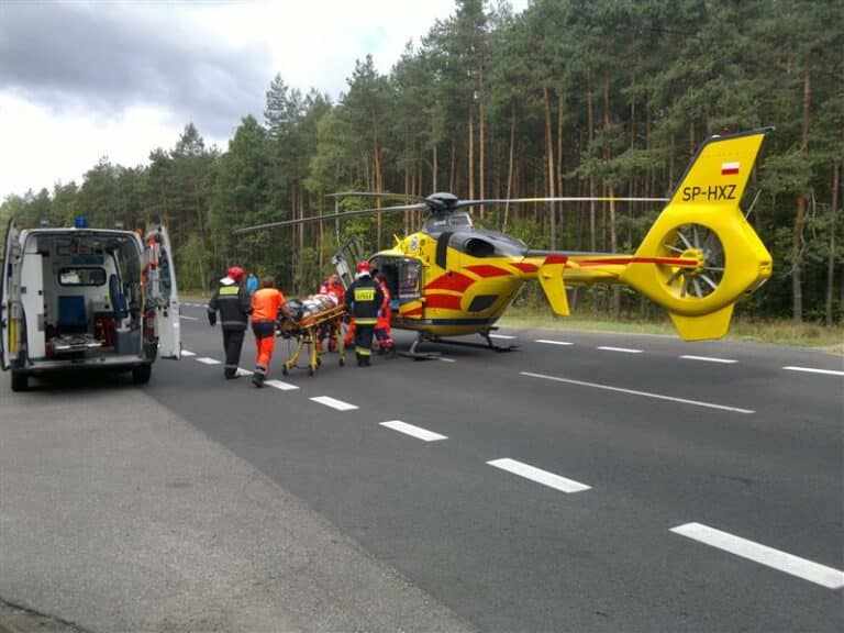 Niebezpieczne dachowanie na "szesnastce"