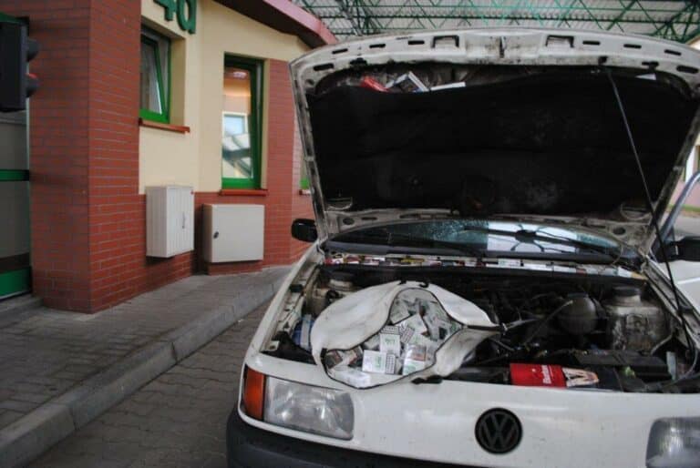 Bezmyślny przemytnik. Zgadnij, gdzie schował papierosy