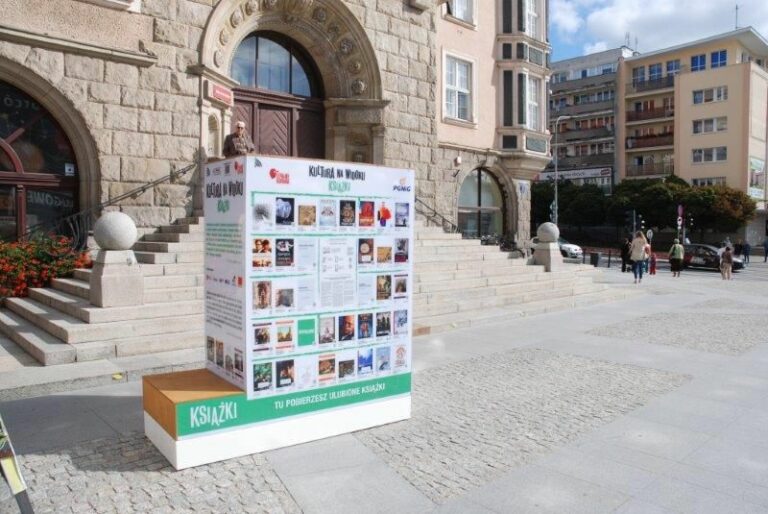 Pobieraj filmy, książki i muzykę legalnie i za darmo